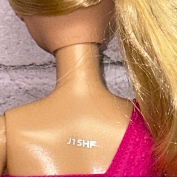 Barbie Careers Ice Skate Doll with Trophy Blonde Hair Outfit Skirt Skates - Picture 9 of 11